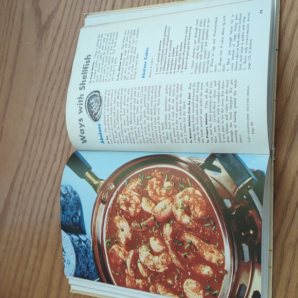 The Family Circle Fish and Poultry Cookbook also Shellfish and Game - Picture 5 of 7